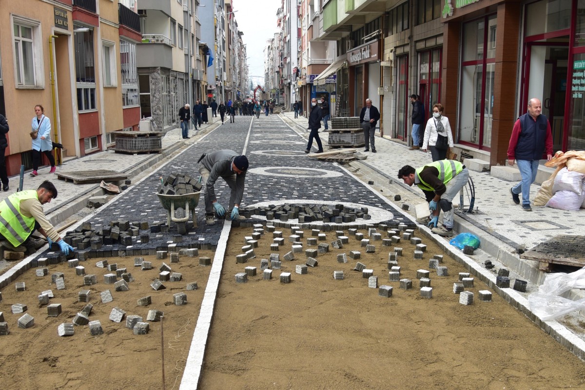 Giresun Belediyesi Fatih Caddesi'nde çevre düzenleme çalışmalarını sürdürüyor