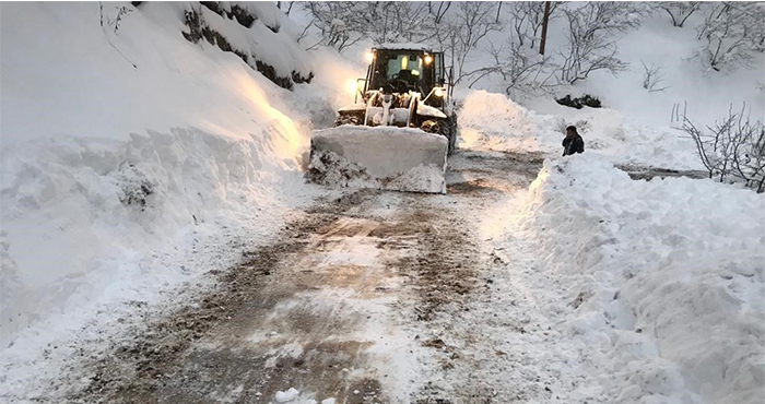 Giresun ve İlçelerinde etkili olan kar yağışıyla 237 Köy yolu kapandı
