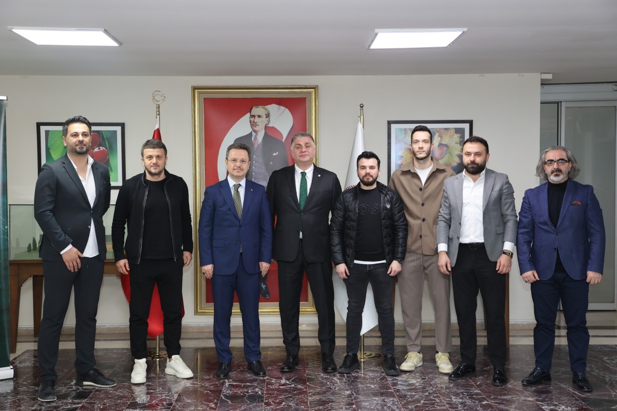 Giresunspor yönetiminden Vali Ünlü’ye ve Başkan Şenlikoğlu’na ziyaret   