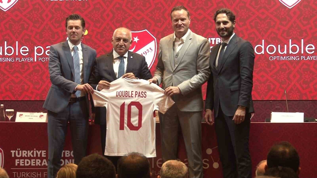TFF’nin yeni projesi ’Futbol Akademileri’ için imzalar atıldı
