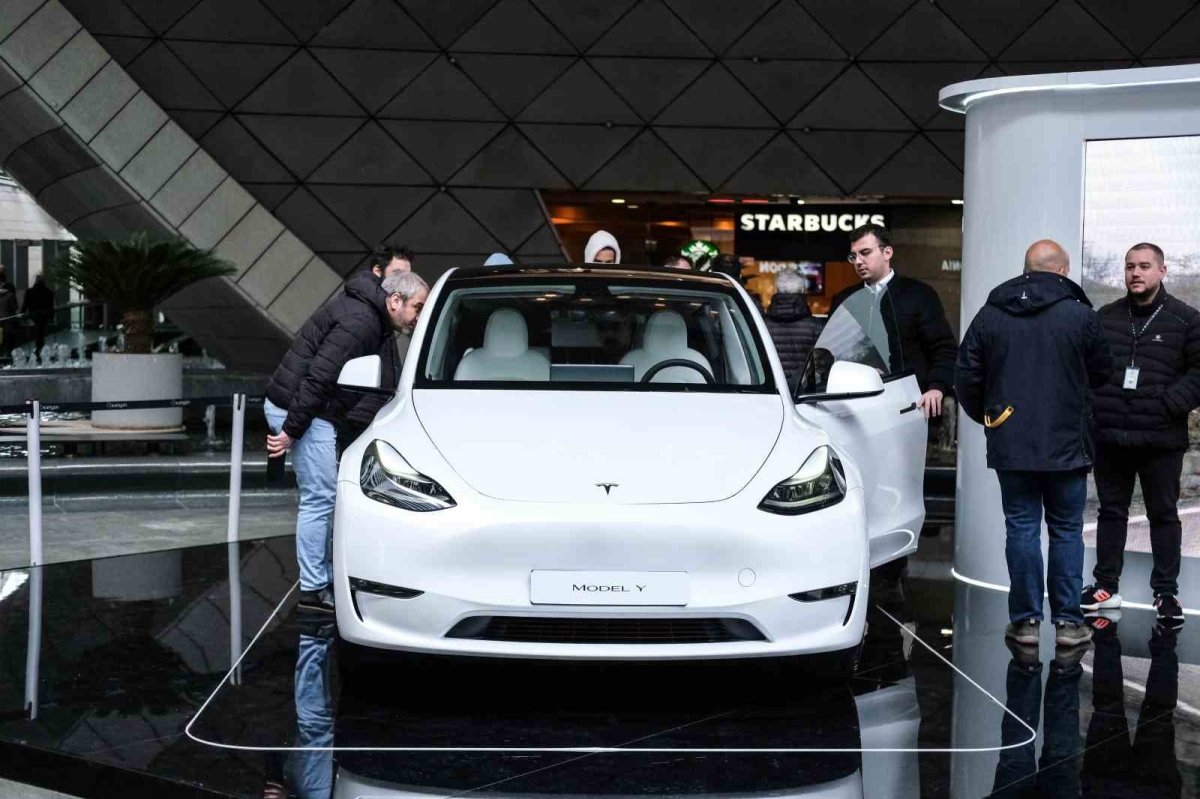 Tesla araçlara yoğun ilgi
