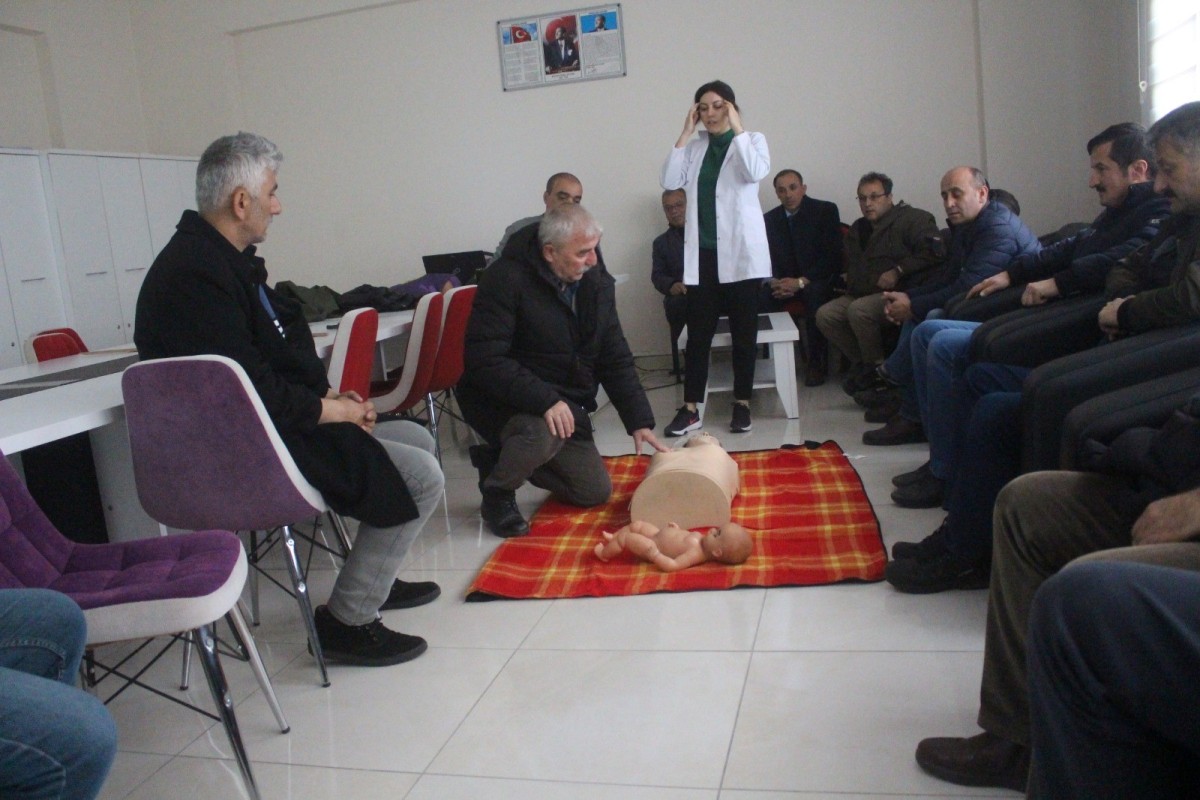 Muhtarlara ilk yardım eğitimi devam ediyor   