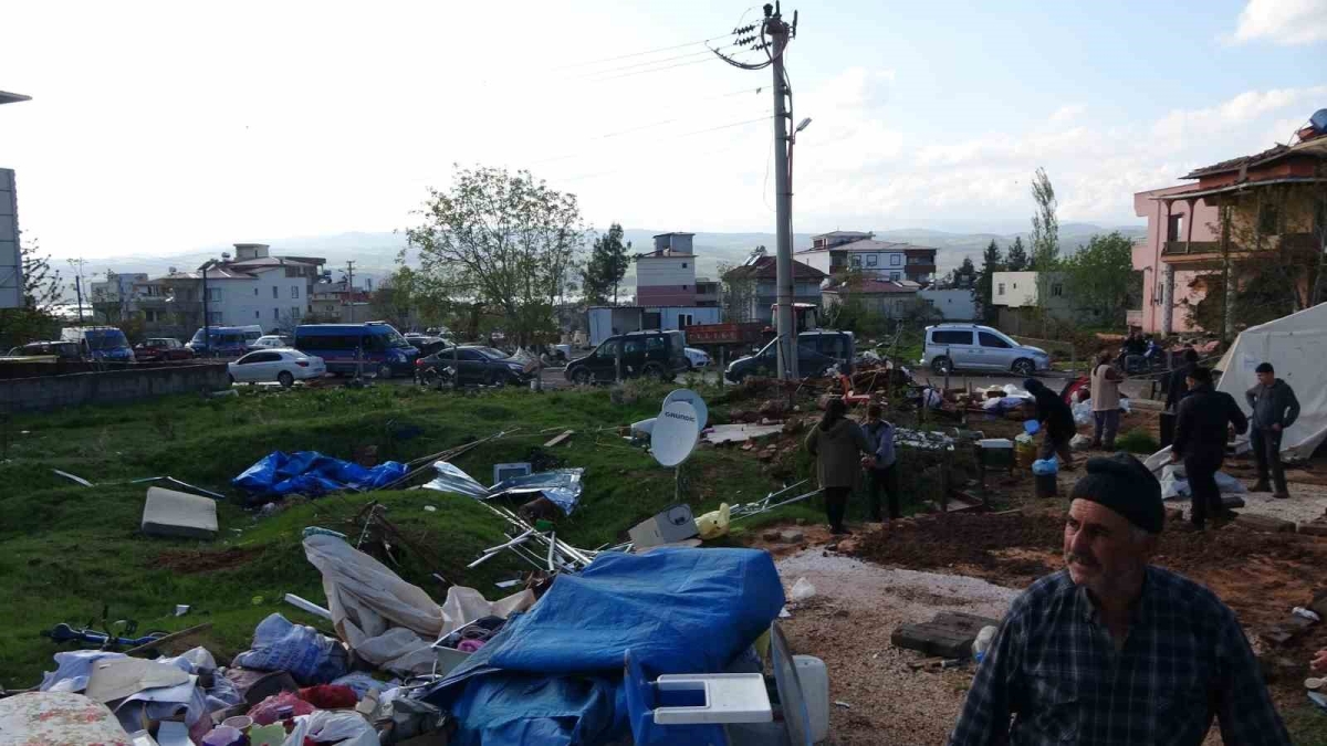 Deprem bölgesini fırtına vurdu: 1 ölü, 48 yaralı
