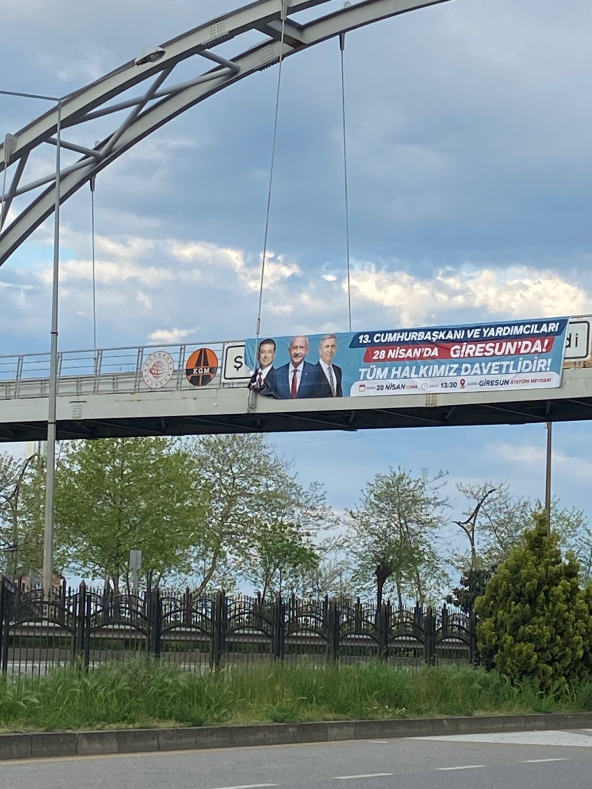 Şehitlerimize yapılan saygısızlığı kınıyoruz
