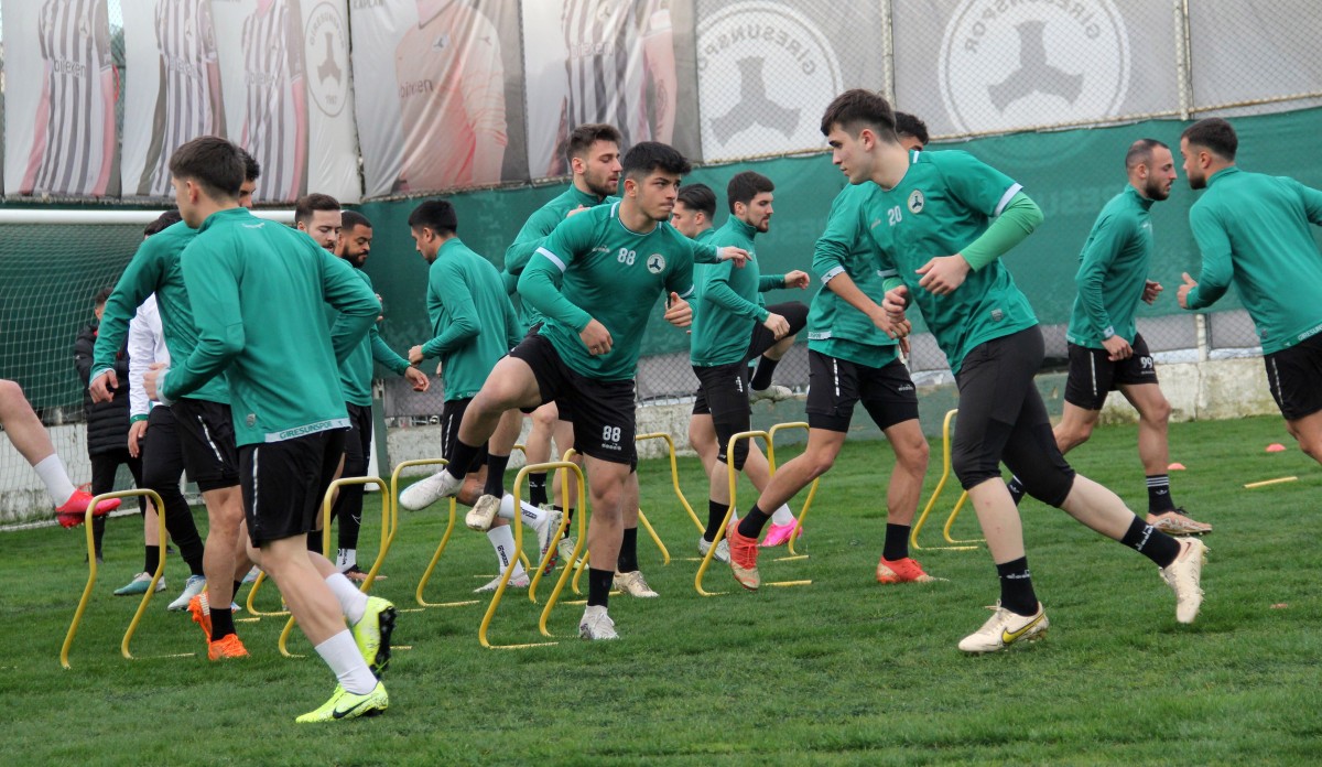Giresunspor yeni teknik direktörü İrfan Buz yönetiminde Fenerbahçe hazırlıklarına başladı   