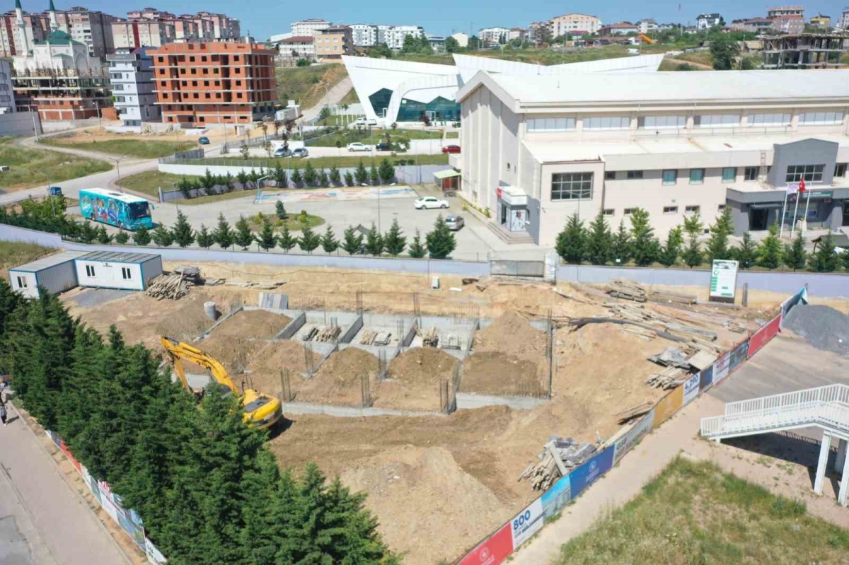 Çayırova’nın gençlik merkezi yükseliyor
