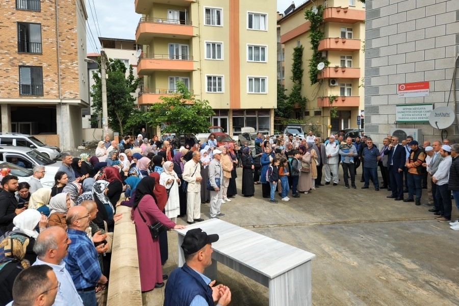 Giresun’dan hacı adayları dualarla kutsal topraklara uğurlandı
