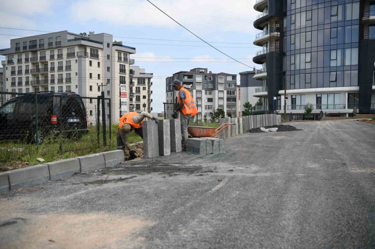 Çayırova’nın kaldırımları yenileniyor
