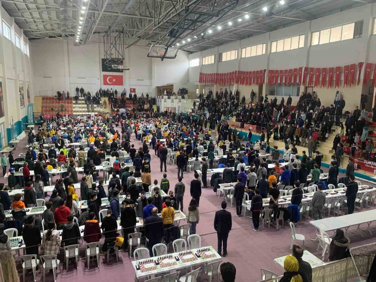 Çayırova Belediyesi Satranç Turnuvası düzenliyor
