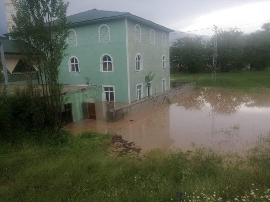 Alucra İlçesinde Sel Afeti: Karaağaç Köyü Sular Altında