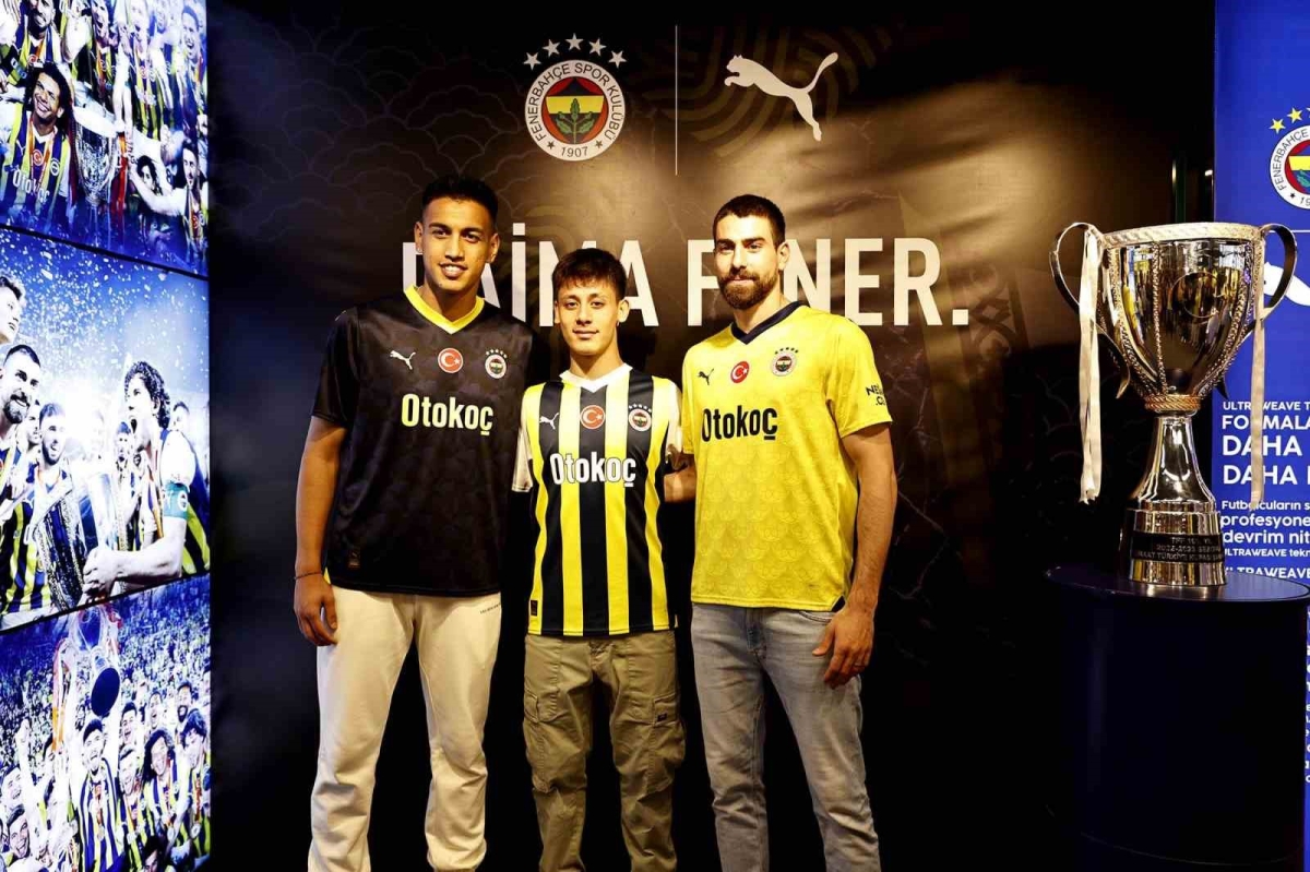 Fenerbahçe’nin 2023-2024 sezonunda giyeceği yeni sezon formaları tanıtıldı
