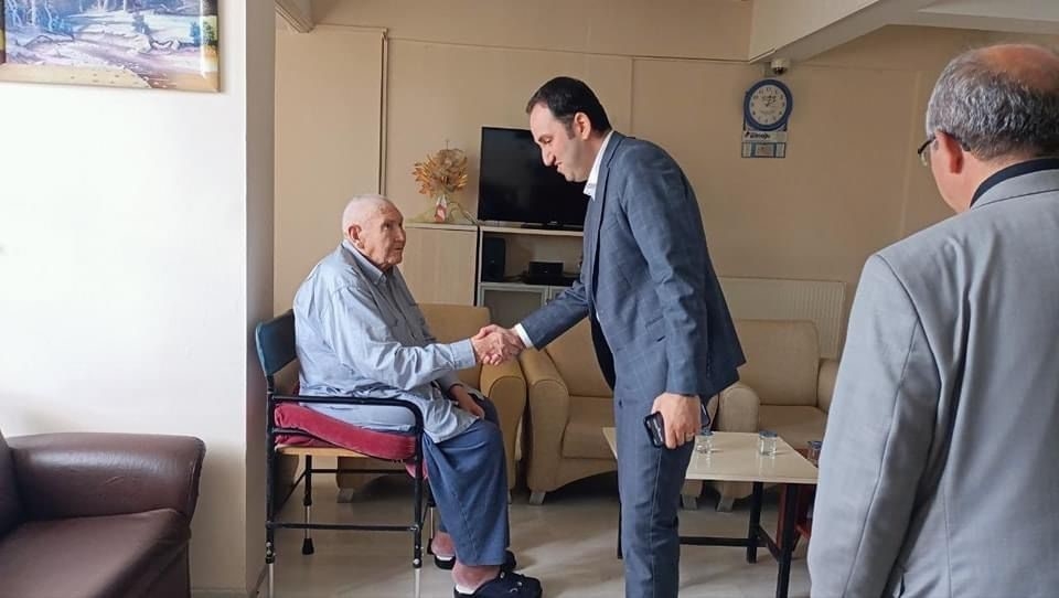 Kaymakam Bolat, huzurevini ziyaret etti
