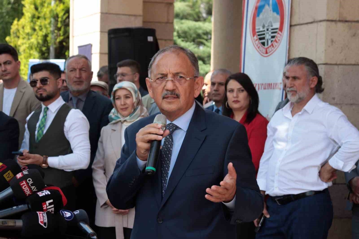 Bakan Özhaseki: “Sene sonuna kadar 311 bin kalıcı konut tamamlanacak”
