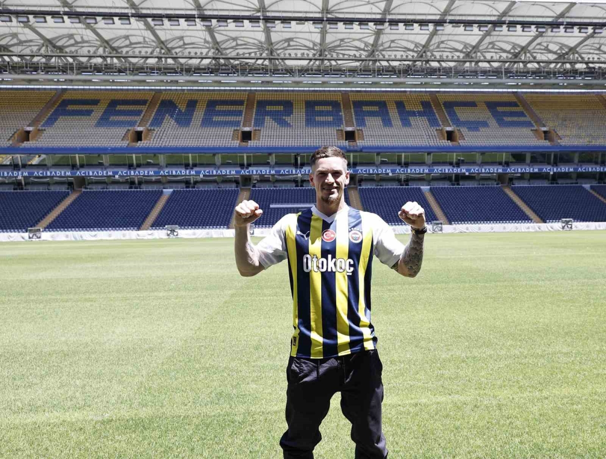 Ryan Kent ile 4 yıllık sözleşme imzaladı
