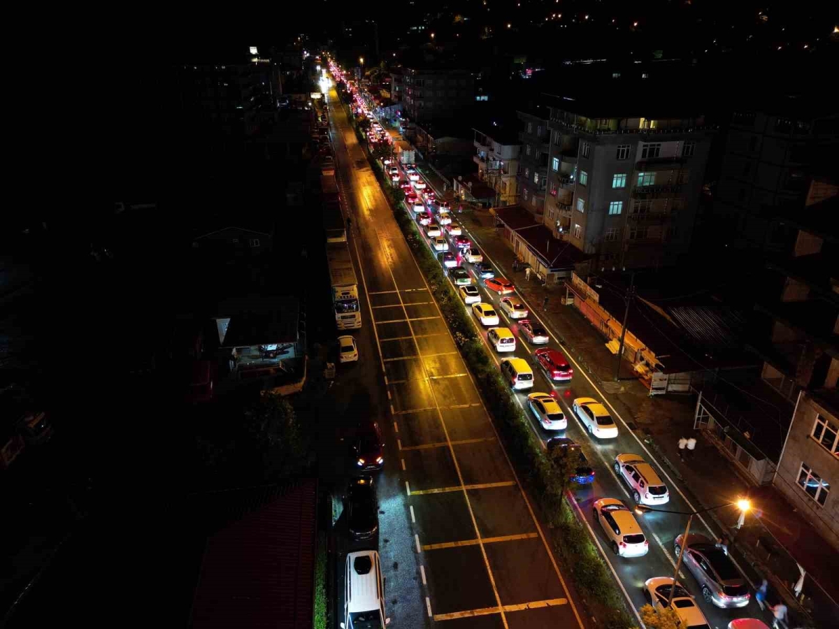 But tır kuyruğu değil telefon kuyruğu
