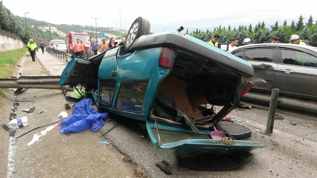 TEM’de kazaya karışan otomobil hurdaya döndü: 1 ölü, 1 yaralı
