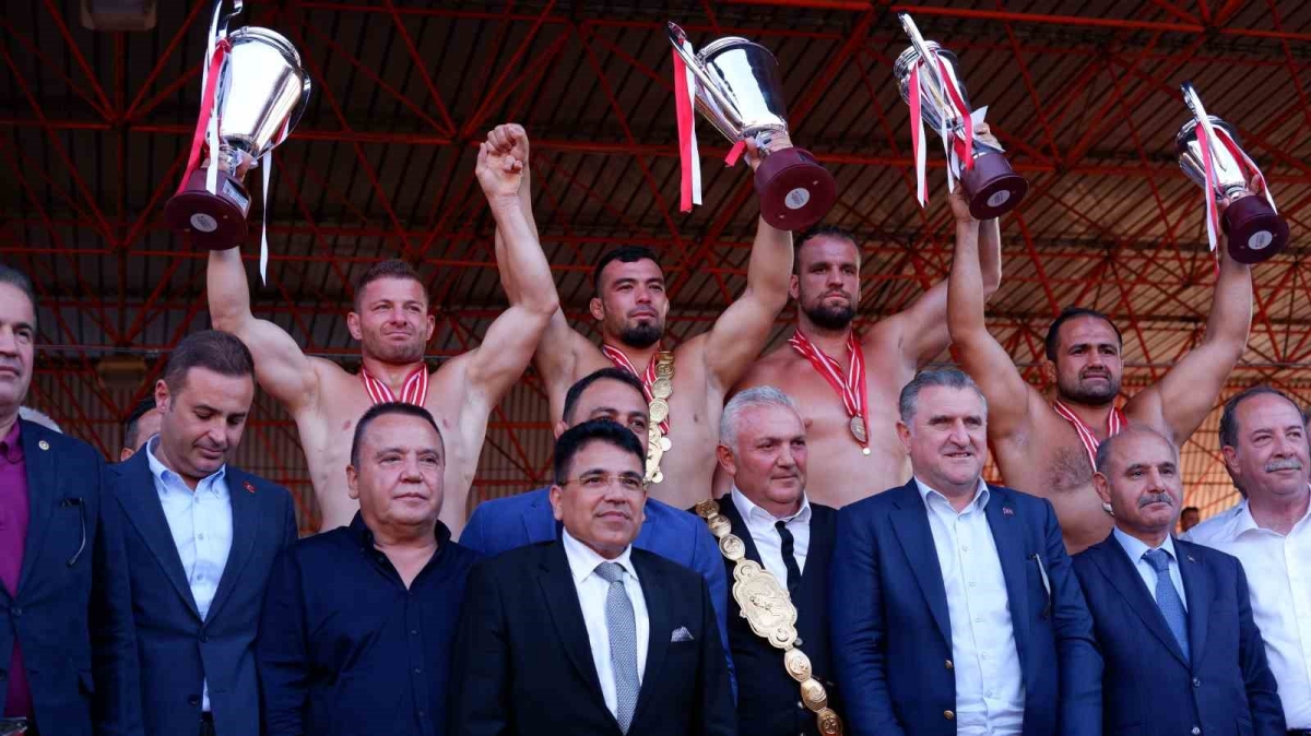 Tarihi Kırkpınar Yağlı Güreşleri’nin başpehlivanı Yusuf Can Zeybek oldu