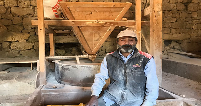  Üç yüz yıllık dede mirası değirmenin taşları dönüyor   