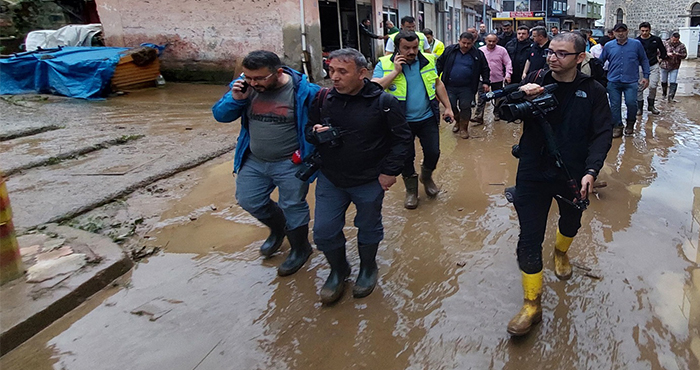 Gazetecilik, her şart ve hava koşulunda görevine devam etmeyi gerektiren bir meslektir