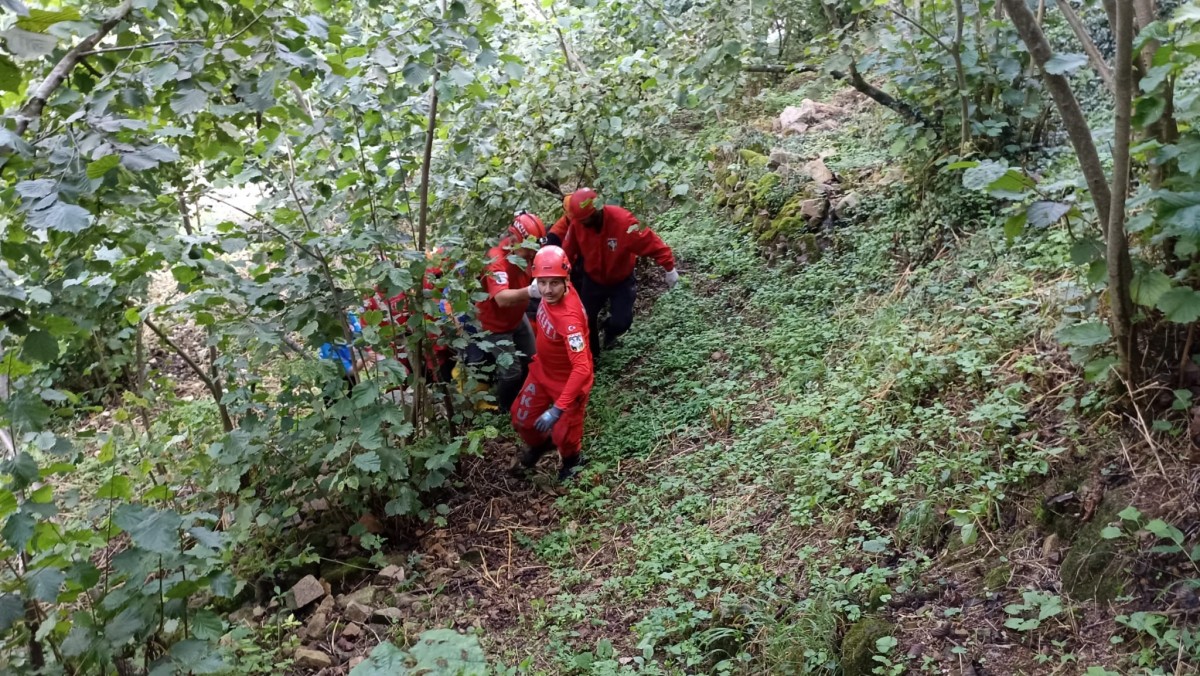 Giresun'da göçük altında aranan şahsın cansız bedeni olay yerinden 2 km aşağıda dere kenarında bulundu   