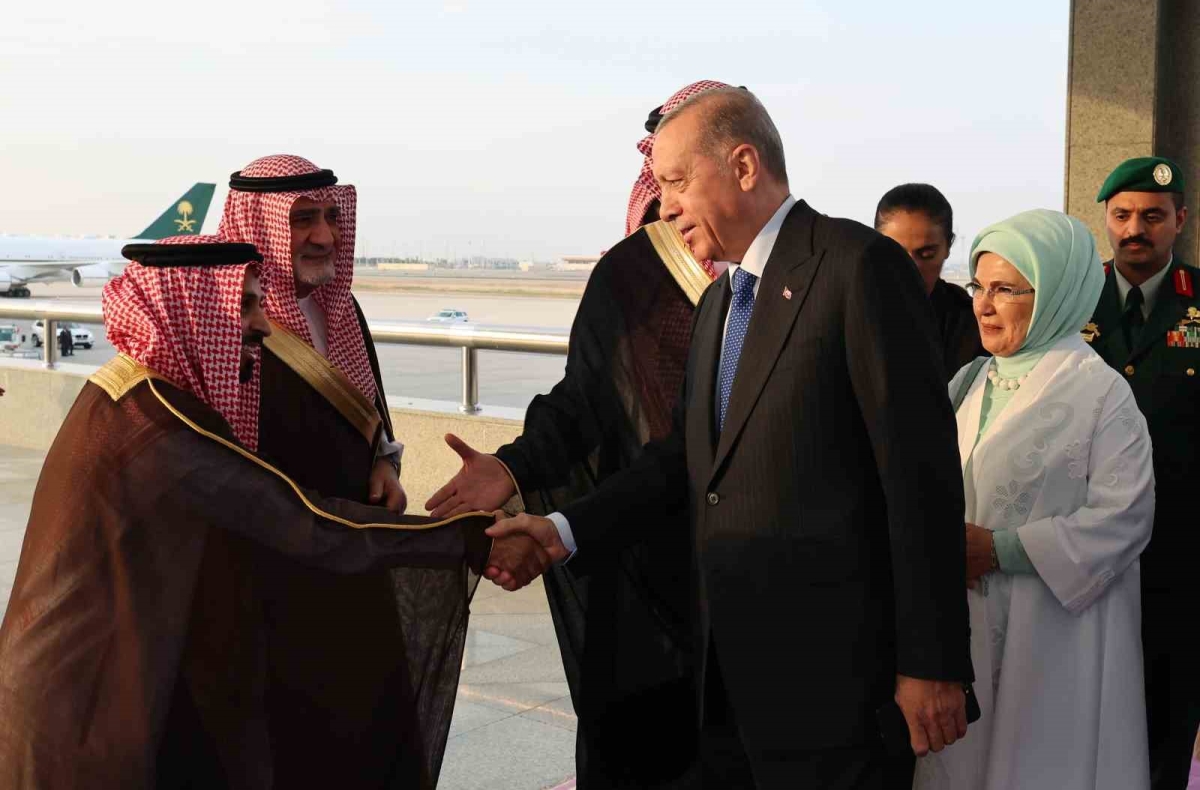 Cumhurbaşkanı Erdoğan Suudi Arabistan’da
