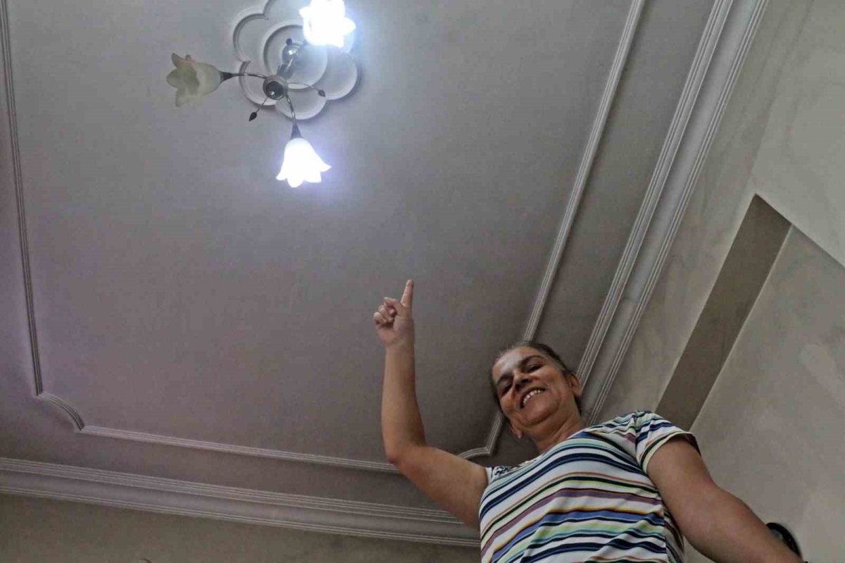 Elektrik saati sökülen kadının 3 günlük karanlık çilesi mutluluğa dönüştü
