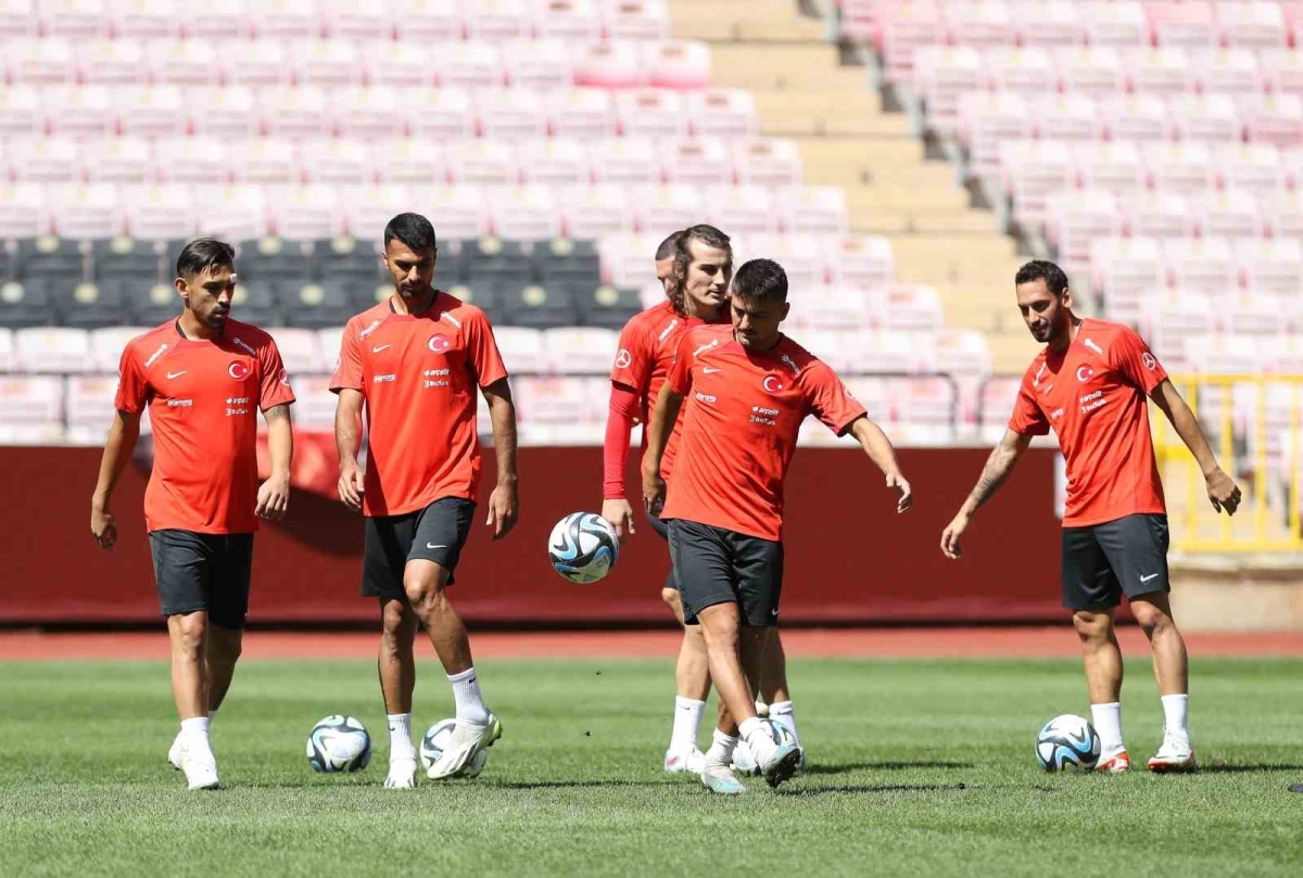 A Milli Futbol Takımı, Eskişehir’deki son çalışmasını yaptı
