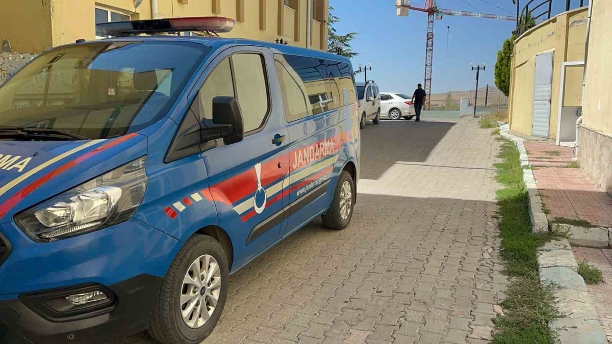 82 yaşındaki kadın, evinde 25’e yakın bıçak darbesi ile öldürülmüş halde bulundu
