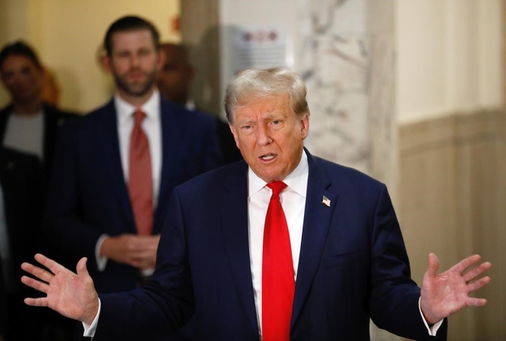 Trump sivil dolandırıcılık davasının üçüncü gününde mahkemeyi terk etti
