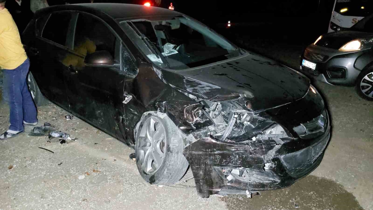 Samsun’da 2 otomobil çarpıştı: 3 yaralı
