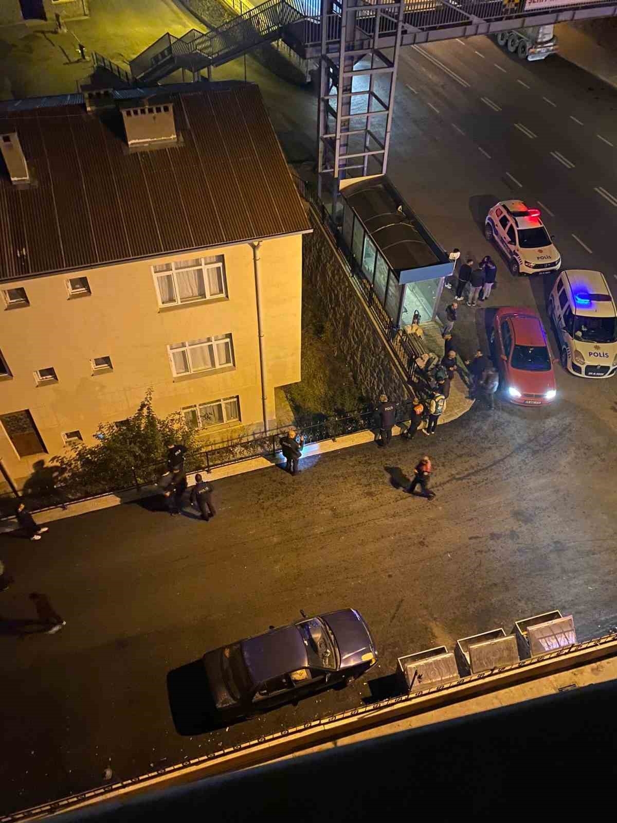 Yan bakma kavgasında lise öğrencisi bıçaklandı
