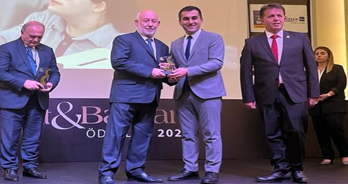 Başkan Ömer Şentürk Kayseri’de düzenlenen törende ödülünü aldı 