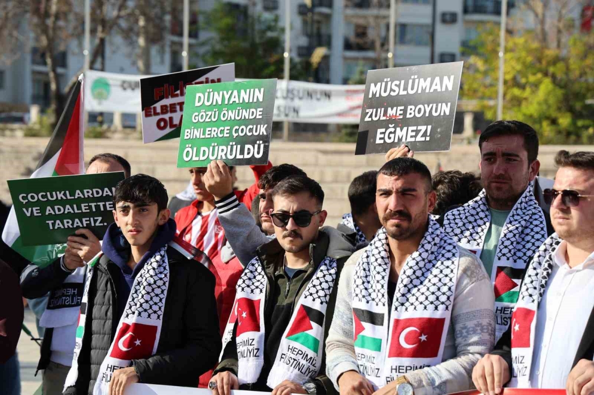 Gençlerden Gazze’ye destek

