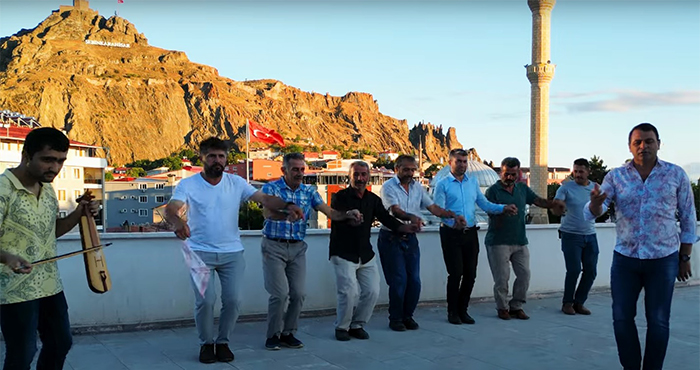 Yasin Yeşil, çekimlerini Şebinkarahisar’da yaptığı “Gavurun Kızı” adlı klibini yayınladı