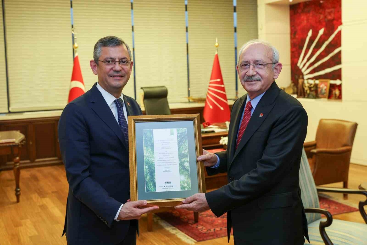 CHP’de devir teslim töreni
