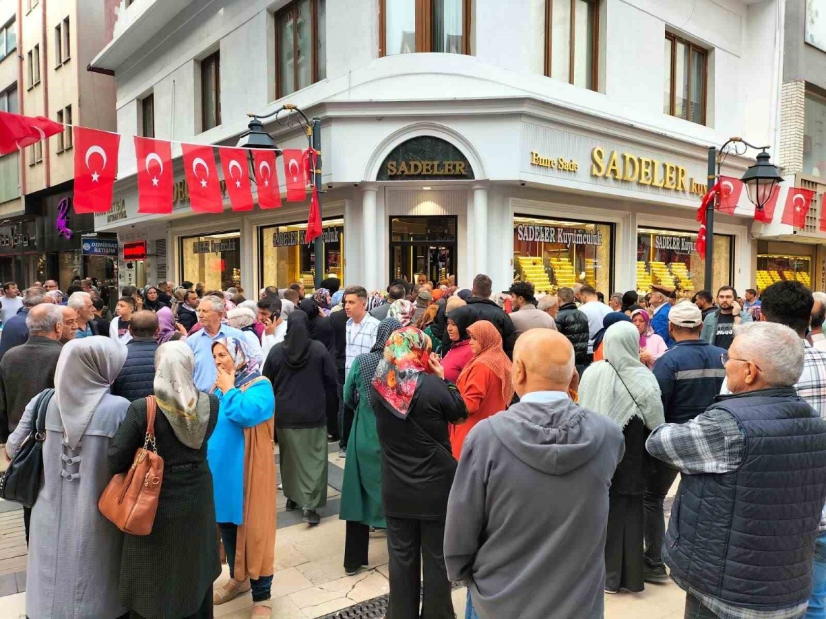 Ordu’da kuyumcunun gözaltına alındığı haberi izdihama yol açtı
