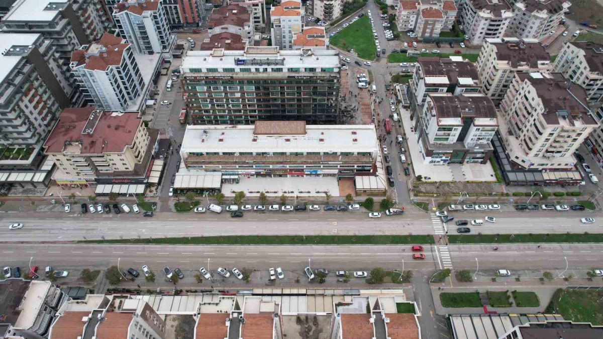 Yanan iş merkezinin bilançosu günün ilk ışıklarıyla ortaya çıktı
