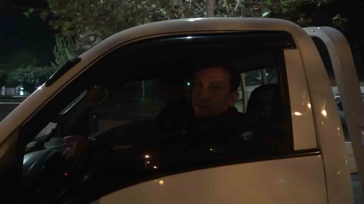Alkollü yakalandı, polis ekiplerine iş öğretmeye kalktı
