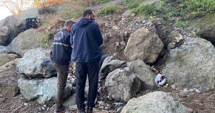 Yürüyüş yapan yaşlı adam kafasını kayaya çarparak öldü  