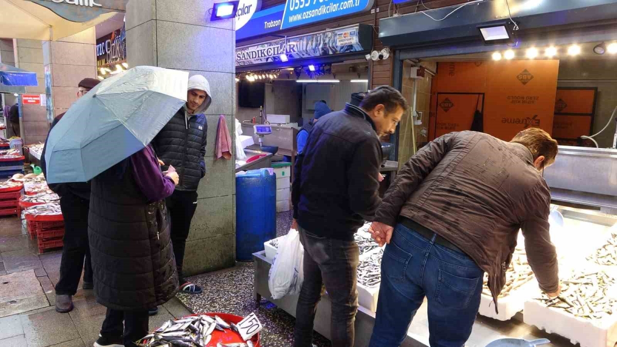 Fırtına hamsi fiyatlarını uçurdu
