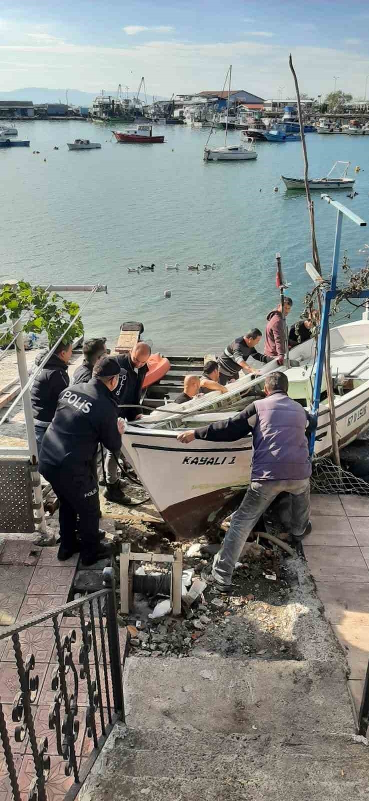 Balıkçı esnafına polisten destek
