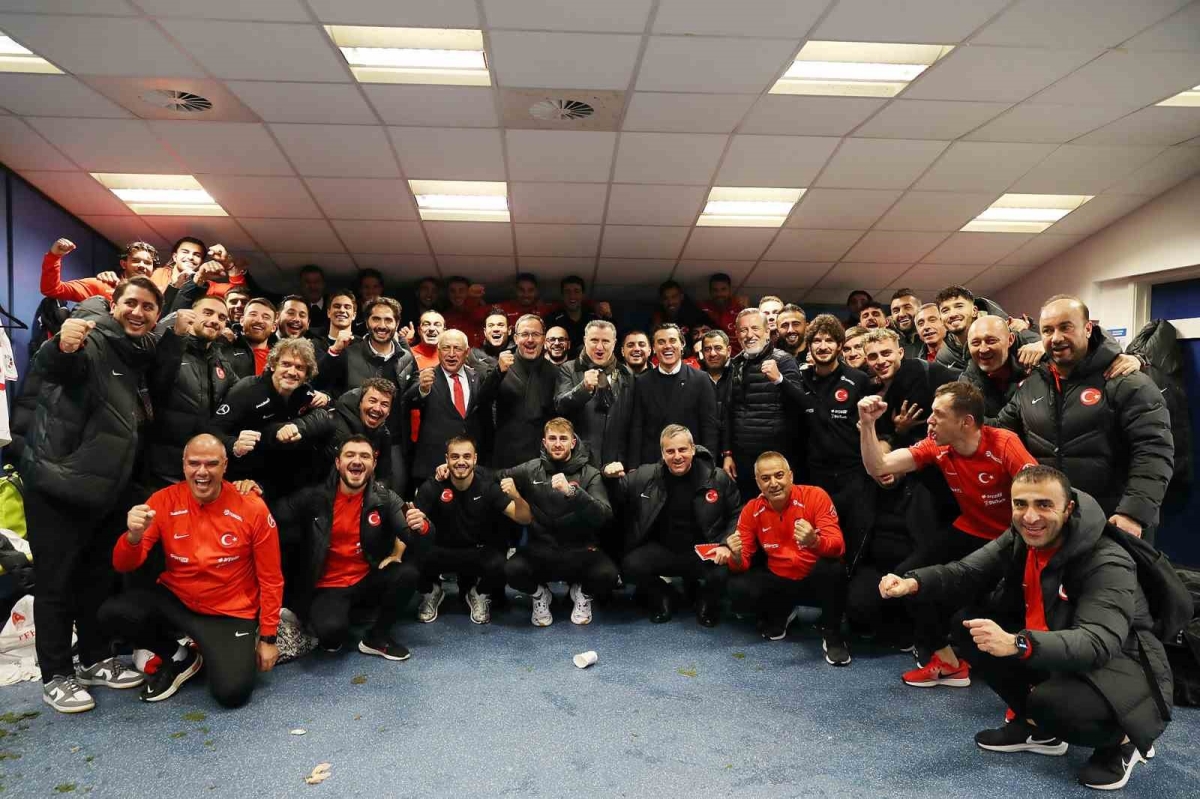 Cumhurbaşkanı Erdoğan, A Milli Futbol Takımı’nı telefonla tebrik etti
