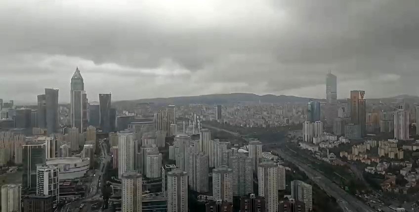 İstanbul semalarında yağmurun gelişi 
