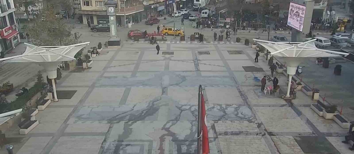 Gemlik depremi 225 kilometre uzaklıktaki Sındırgı’yı salladı
