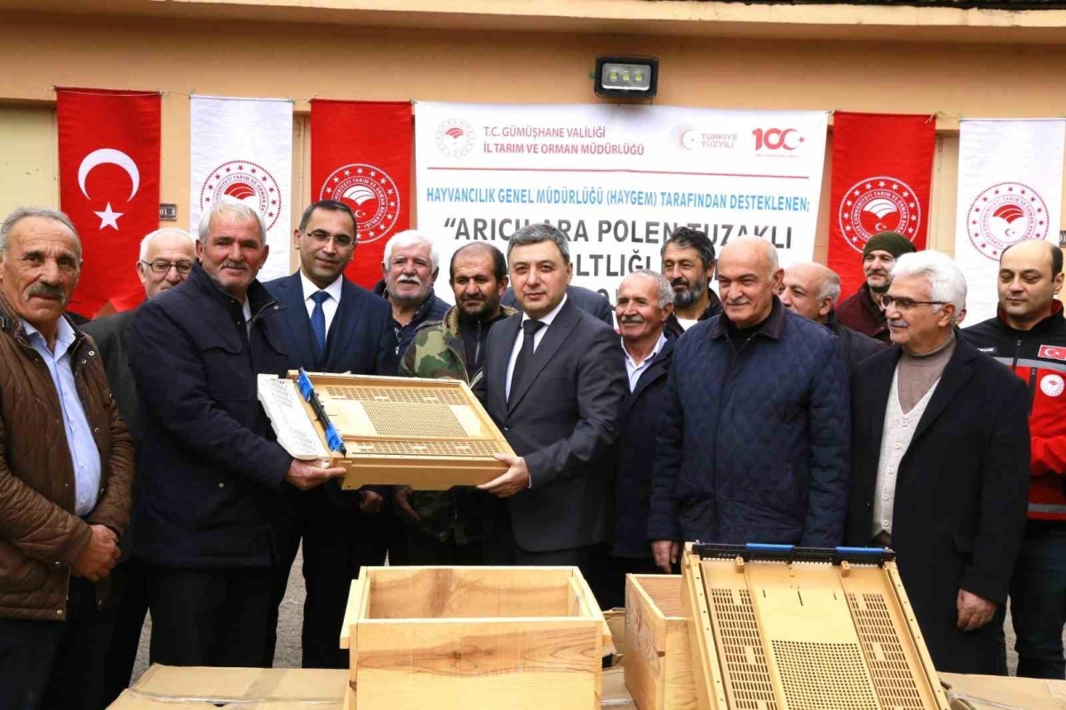 Arıcılara bin 320 adet polen tuzaklı kovan altlığı dağıtıldı
