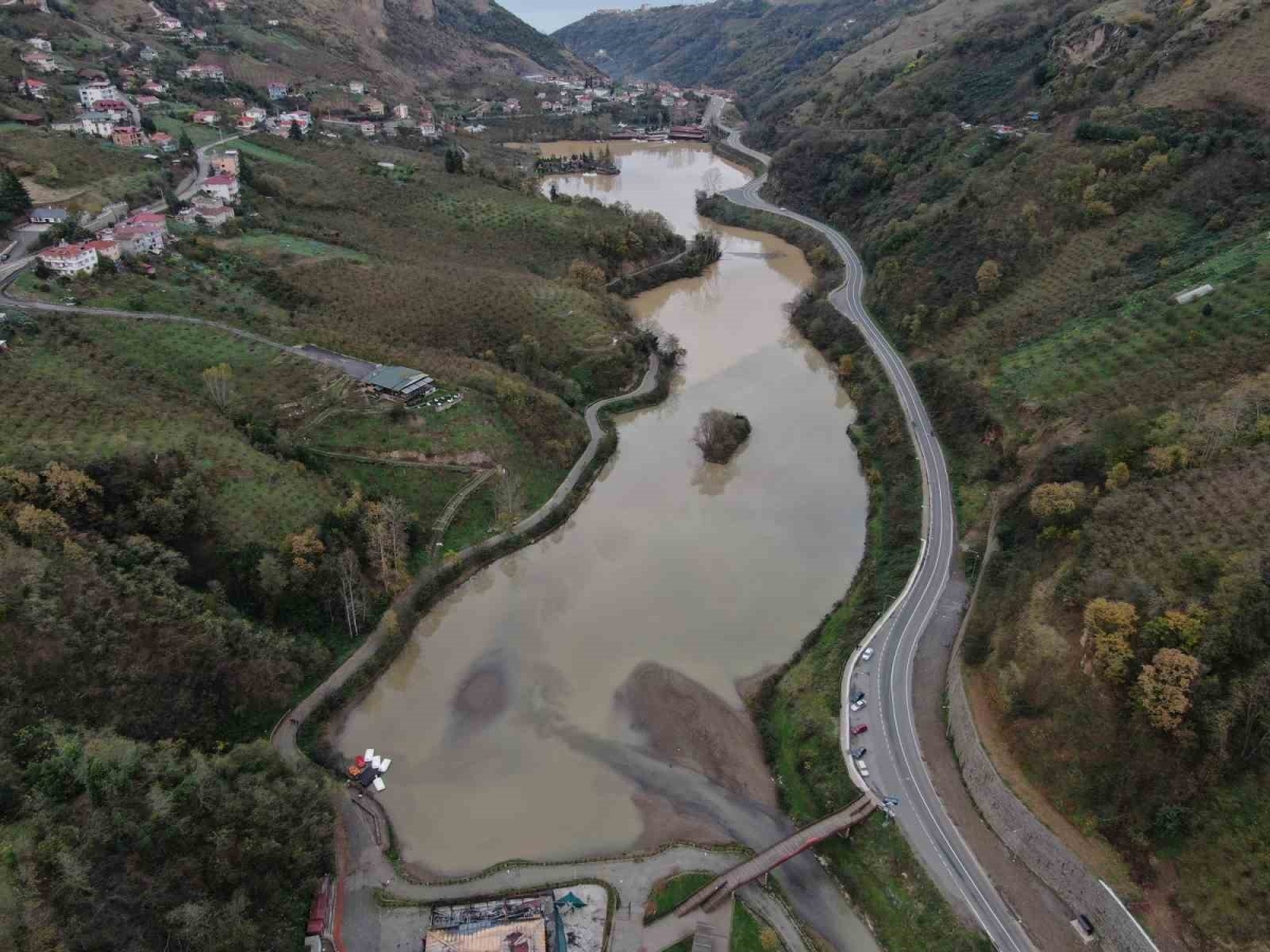 Turizm merkezi göl tehlike altında
