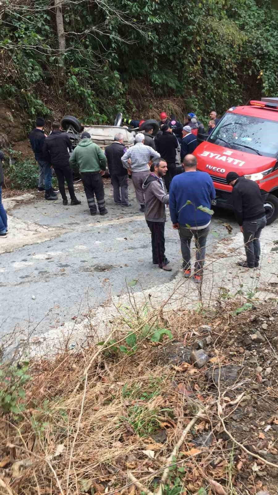 Rize’de otomobil şarampole yuvarlandı: 3 ağır yaralı
