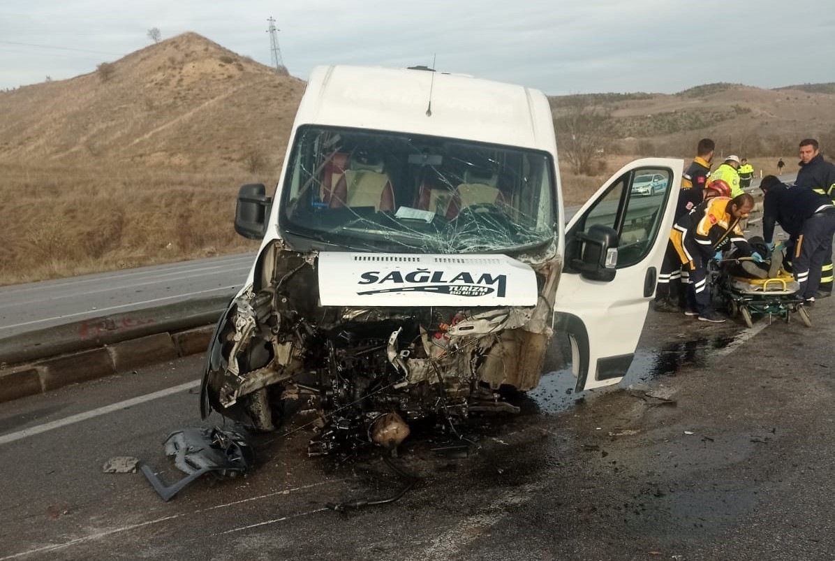 Amasya’da zincirleme kaza: 5’i öğrenci 7 yaralı
