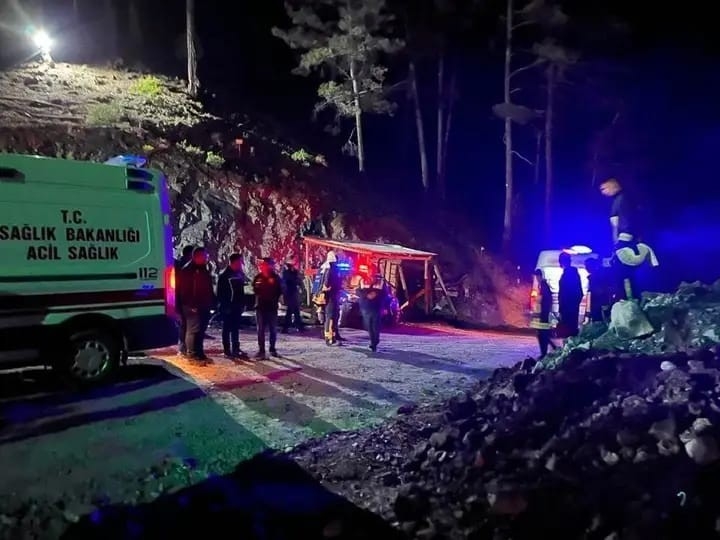 Krom madeninde göçük: 3 işçi mahsur kaldı
