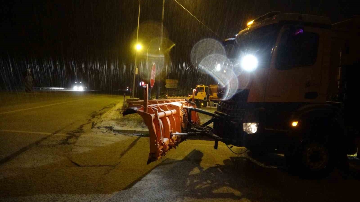 Bolu Dağı geçişinde kar yağışı başladı
